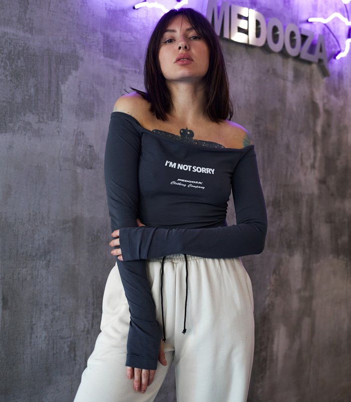 Топ с открытыми плечами MEDOOZA "I'm not sorry" (W) (графит)