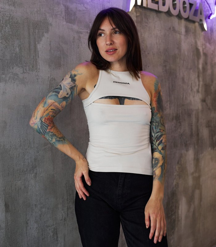 Майка с вырезом MEDOOZA "Logo" (W) (молочный)