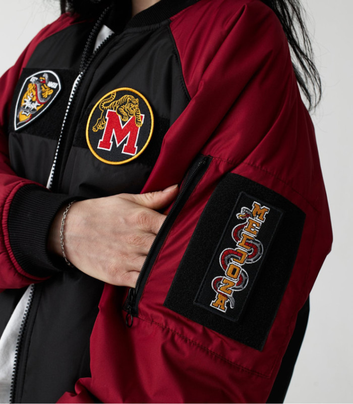 Бомбер MEDOOZA с патчами "Tiger College" (черно-бордовый)